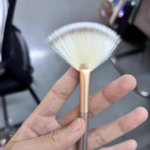10/20/50PCS Multi-purpose Fan Shaped Brush Soft Highlighter Blusher Contour Loose Powder Brush Facial Mask Brush Beauty Tools - Velvet Haven